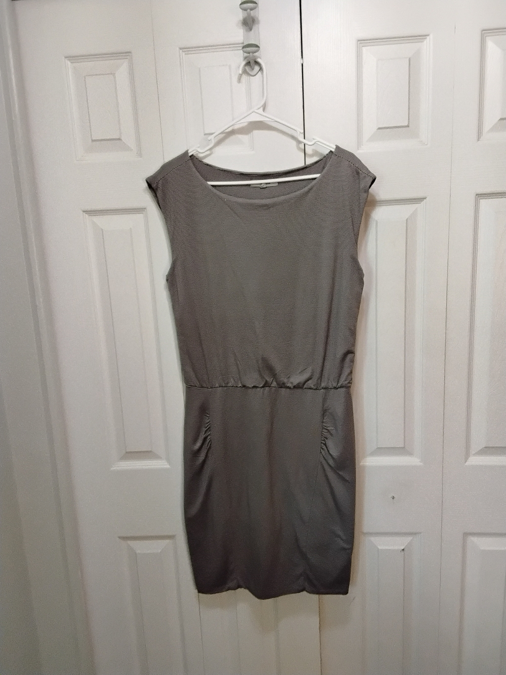 Athleta Gray Sleeveless Midi Dress